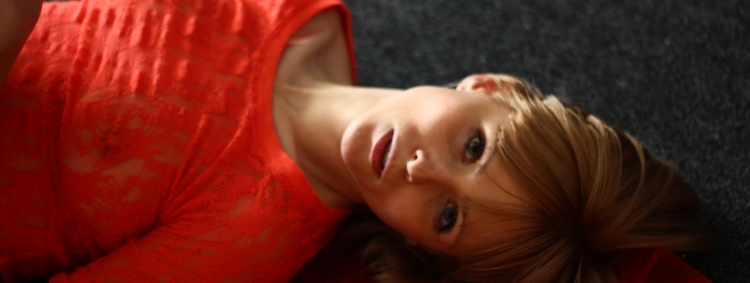 2015-10-12-karlina-milf-masturbates-in-my-studio