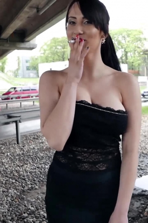 2017-05-25-selena-outdoor-smoke