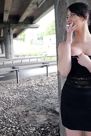 2017-05-25-selena-outdoor-smoke