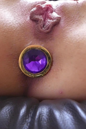 2017-09-26-bree-haze-butt-plug