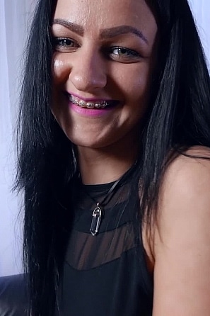 2019-01-08-aria-greek-gets-orgasm-and-cameraman-fingering-her-vagina