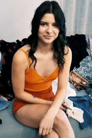 2021-10-17-viola-kat-shy-naked-teenager-pause-between-photo-sessions