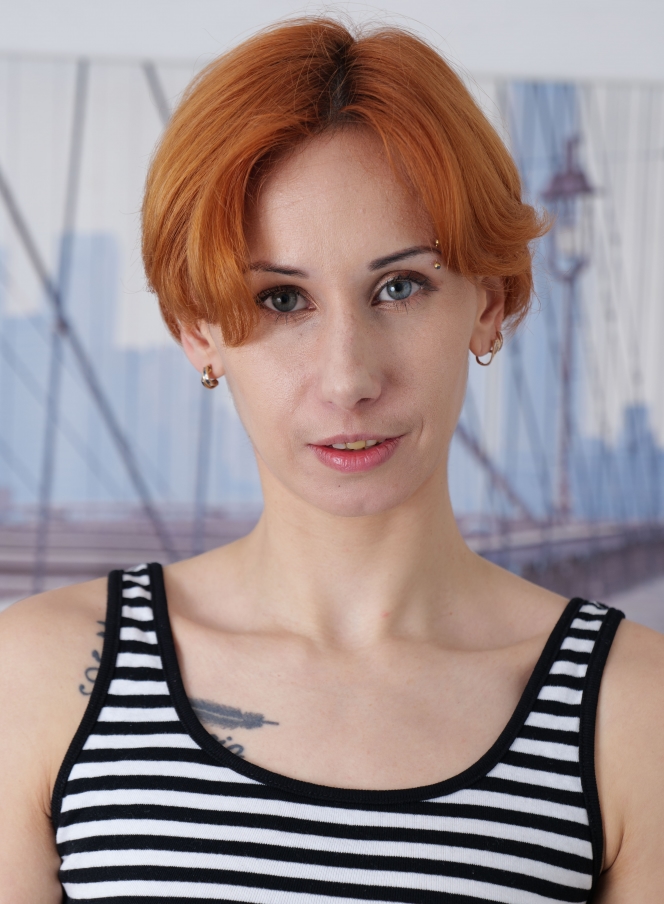2022-08-28-redhead-milf-mary-jane-shows-her-pretty-nice-ass-and-big-pussy