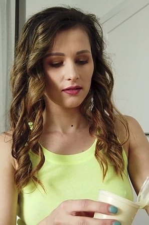 2024-06-02-Josie-amazing-beauty-babe-between-photo-shoots-naked-interview