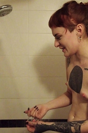 2024-10-06-emo-girl-Bryla-after-photoshoot-shows-her-naked-body