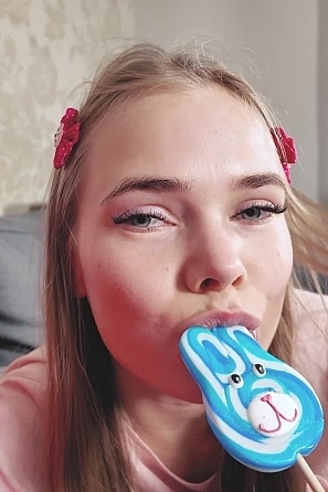 2025-05-18-lollipop-games-luise-wixx-undresses-with-a-smile