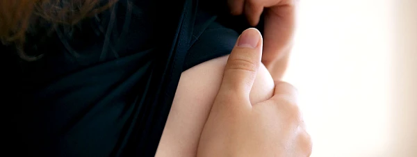 Amanda Shows Her Large Labia In Premiere Set