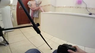 Emma Fantazy wc pissing backstage frame 5