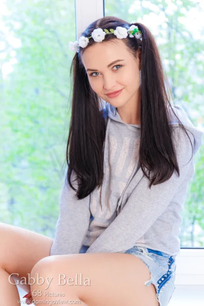 Sunshine Nude Gabby Bella Shows Her Perky Breasts Photo Cover