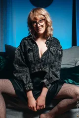 Huge boobs young babe Limona shows her pussy and skinny ass Preview picture 3