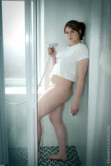 Ivy chubby girl in shower and creamed body Preview picture 1