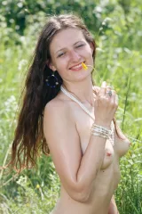 Mariona hairy milf outdoor masturbation Preview picture 6
