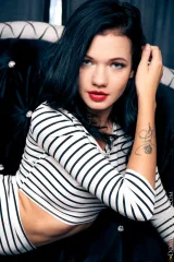 Serena Lewis striped Preview picture 4