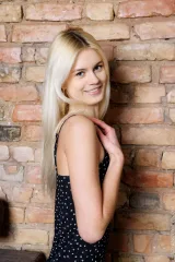 Amelia Flava Bends Forward And Reveals Her Bare Skin Preview picture 3